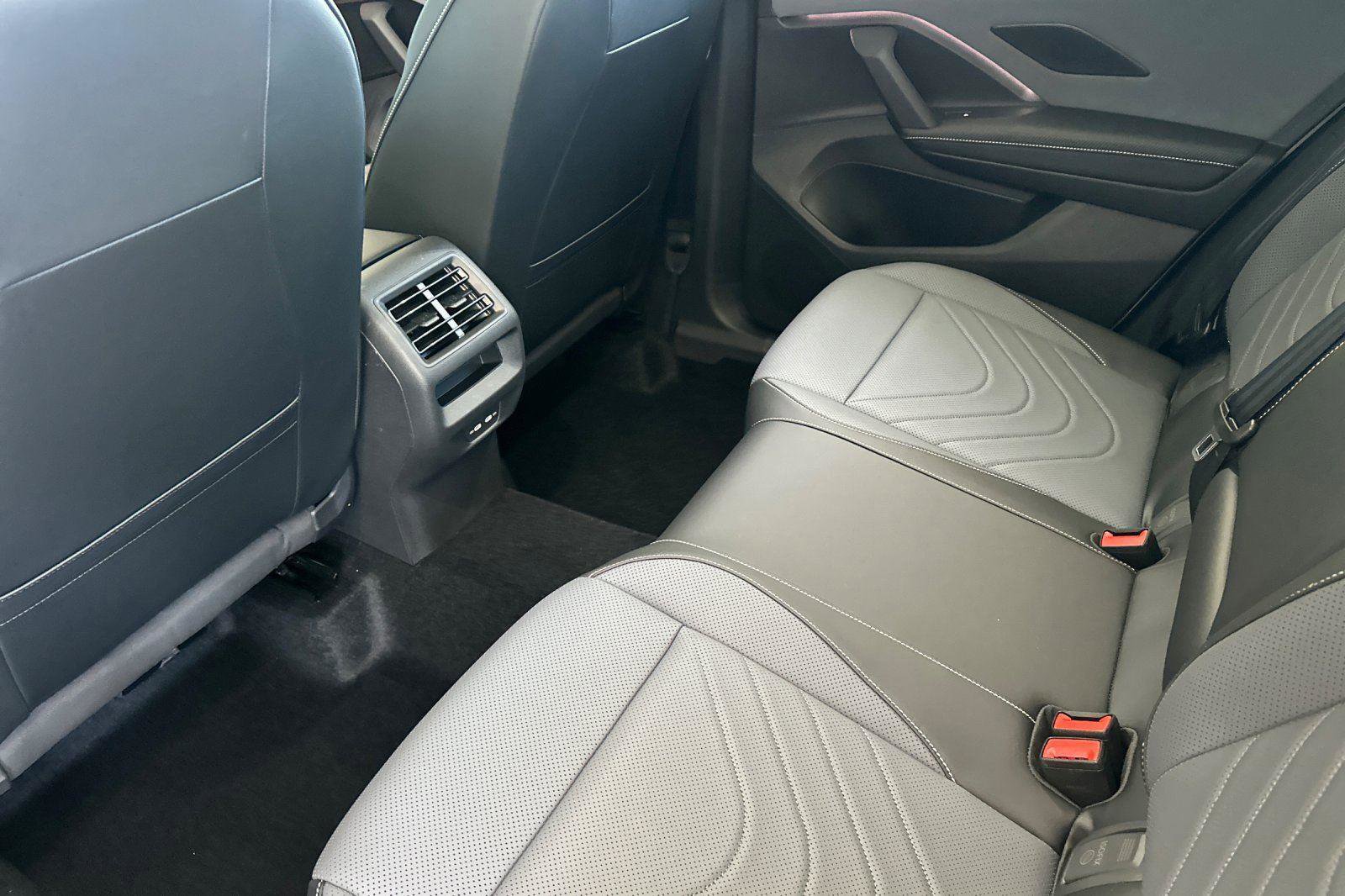 New 2026 Volkswagen Tiguan SE R-Line image 11