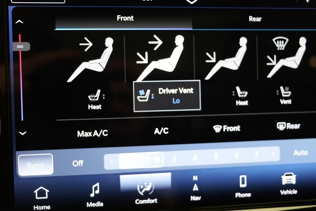 Used 2024 Chrysler Pacifica Limited FWD image 24
