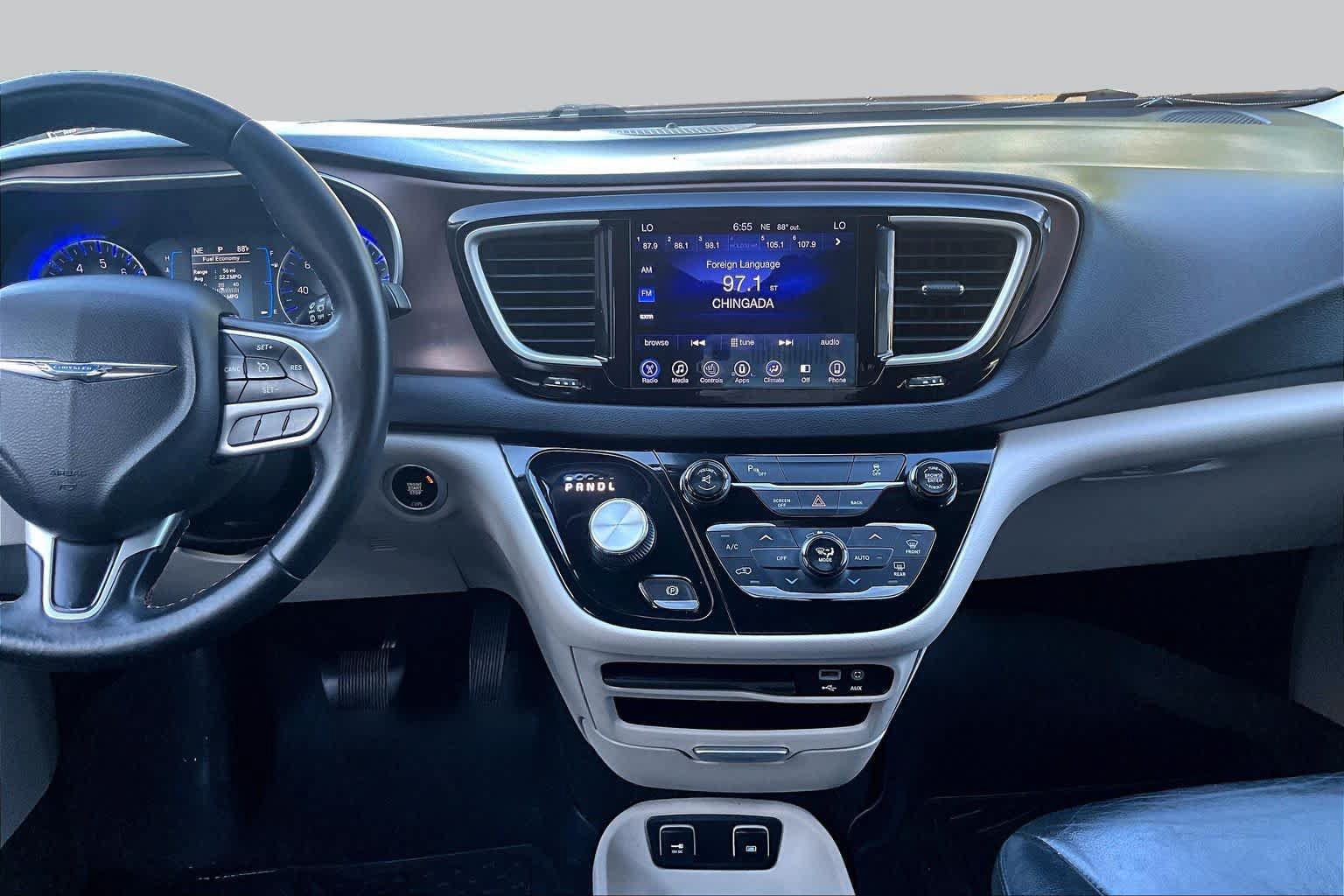 Used 2017 Chrysler Pacifica Touring-L FWD image 7