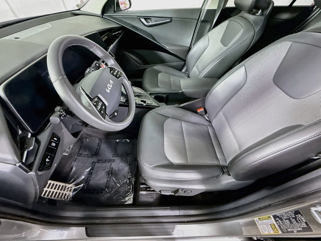 Used 2025 Kia Niro EX Touring FWD image 25