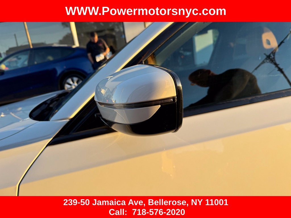 Used 2021 BMW 330i xDrive Sedan w/ Premium Package AWD/4WD image 11