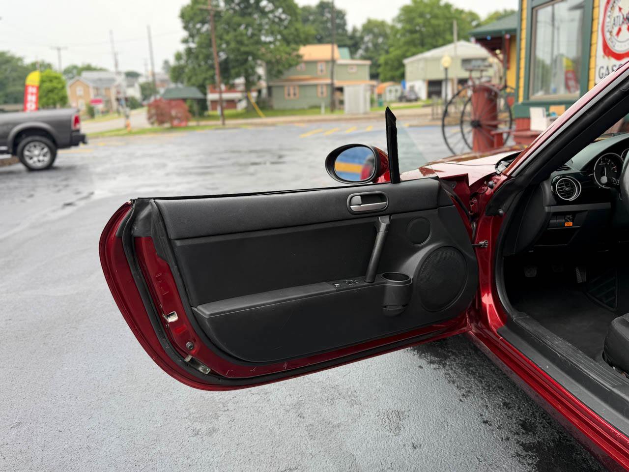 Used 2006 MAZDA MX-5 Miata Touring RWD image 17