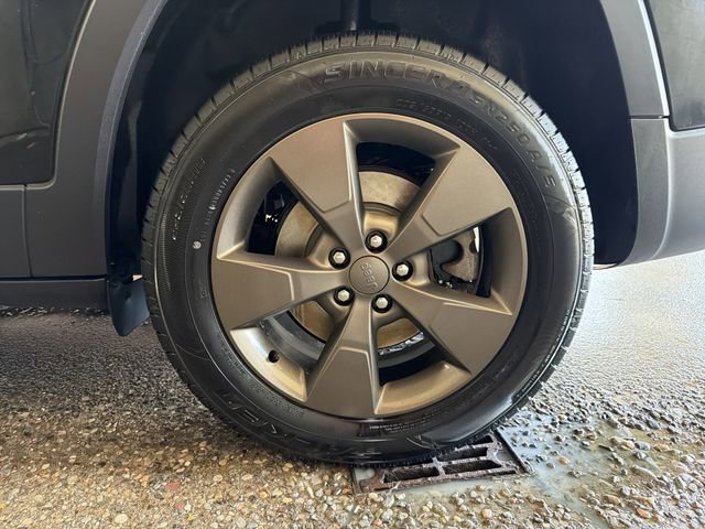 Used 2016 Jeep Cherokee 75th Anniversary AWD/4WD image 10
