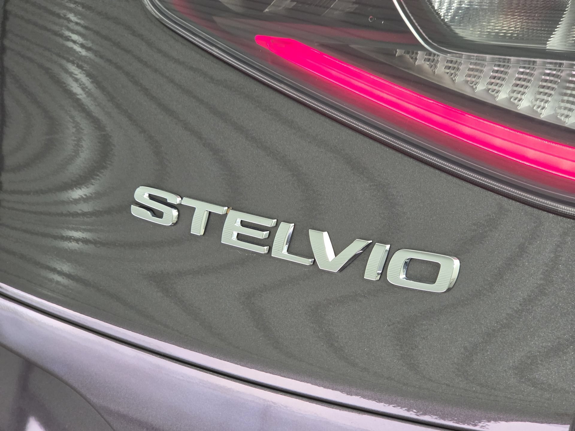 Used 2024 Alfa Romeo Stelvio Veloce AWD/4WD image 11
