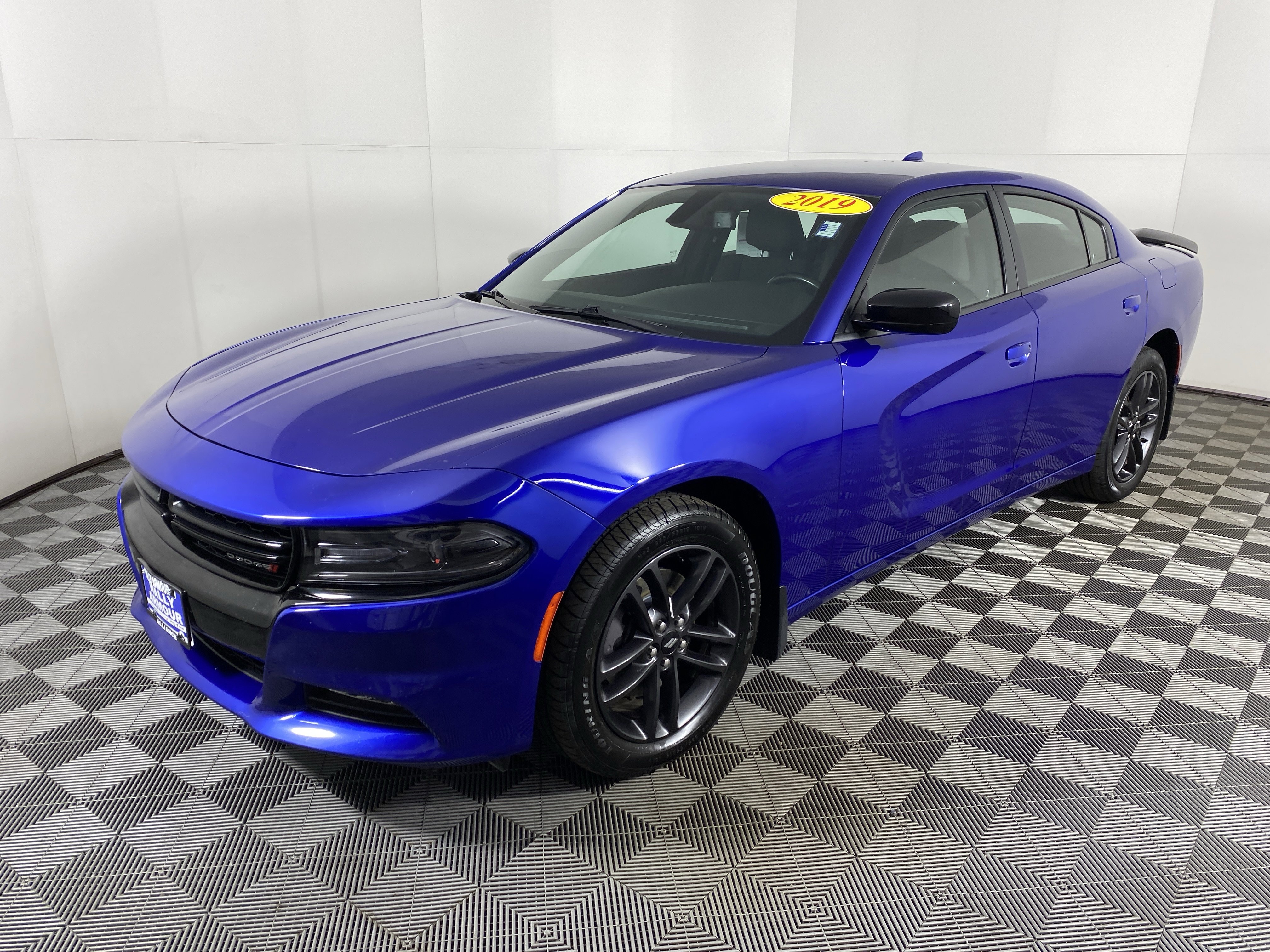 Used 2019 Dodge Charger SXT w/ Blacktop Package image 11