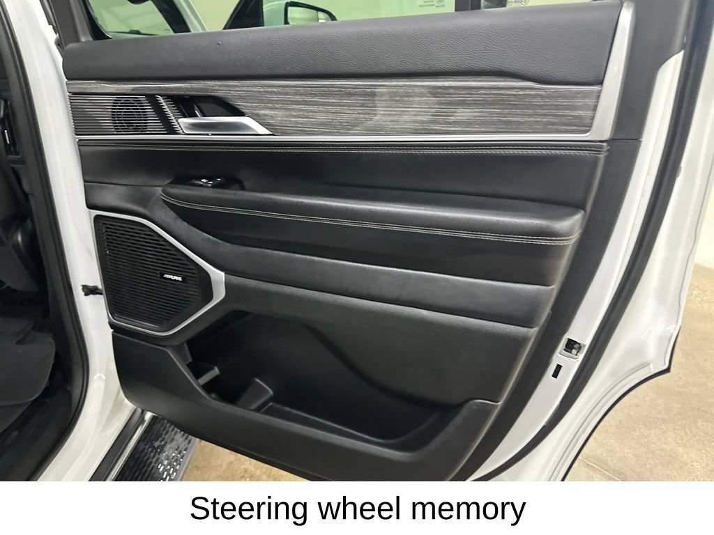 Used 2022 Jeep Wagoneer Series II AWD/4WD image 27