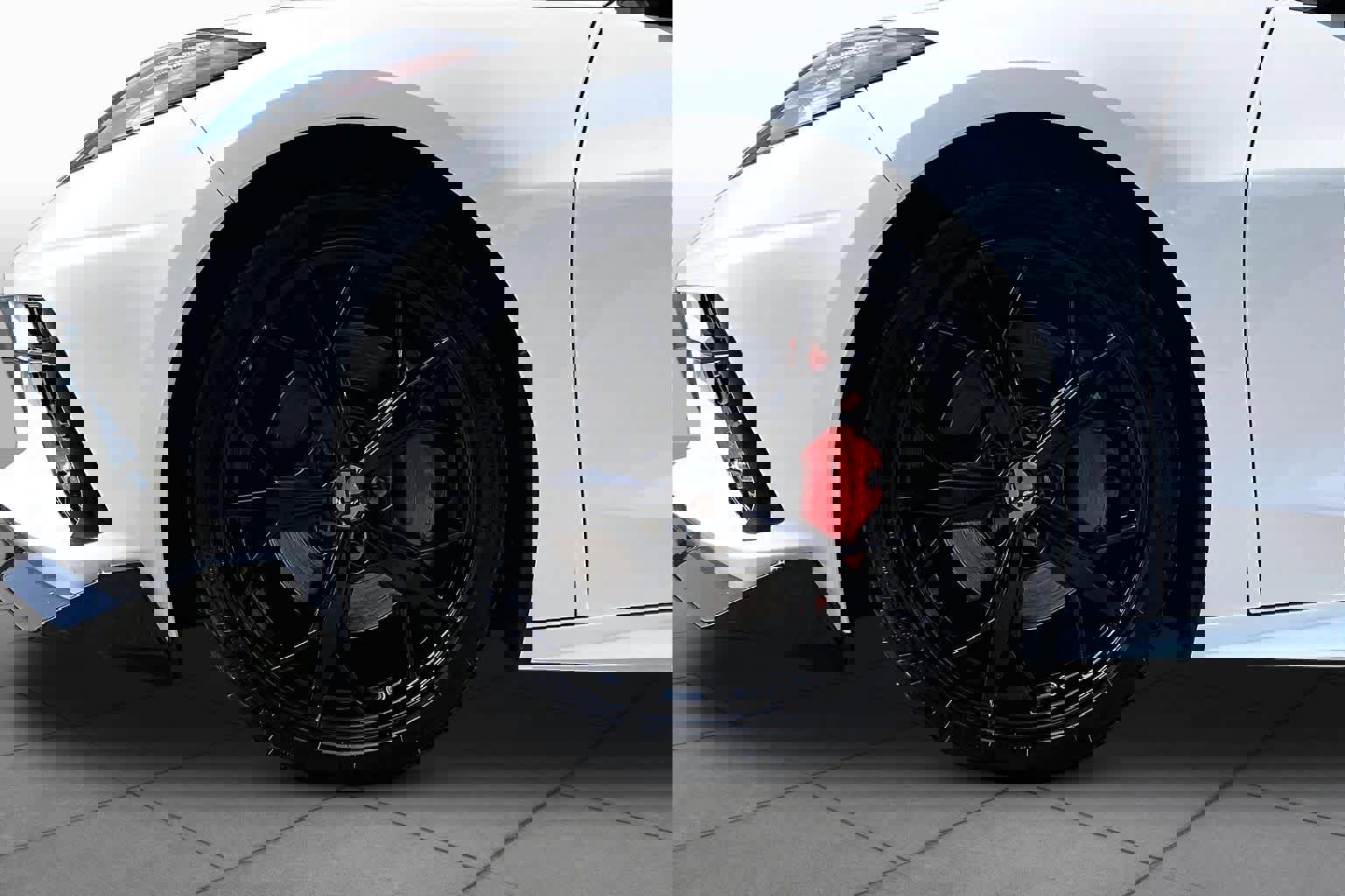 Used 2021 Chevrolet Corvette Stingray Premium Cpe w/ Z51 Performance Package RWD image 9