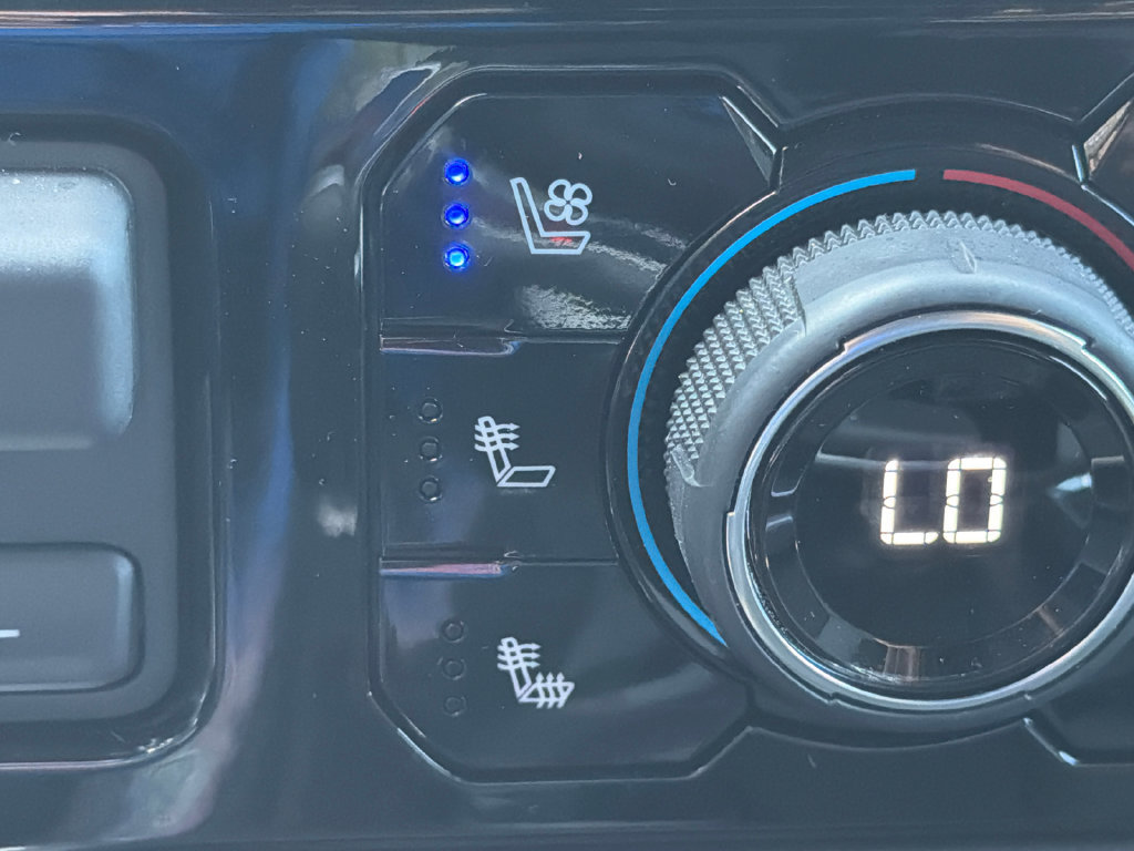 Used 2025 Chevrolet Silverado 1500 LTZ RWD image 30