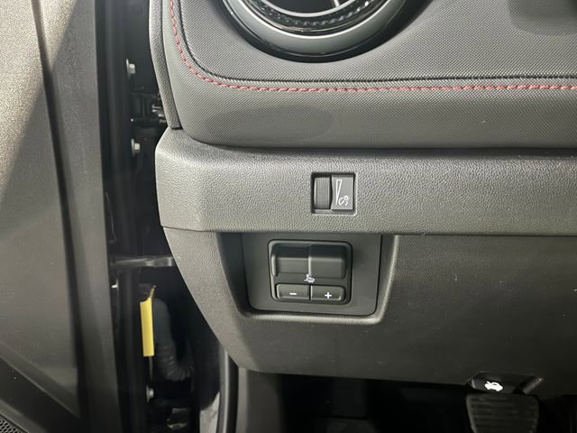 Used 2023 Chevrolet Colorado Z71 w/ Z71 Convenience Package 2 image 25