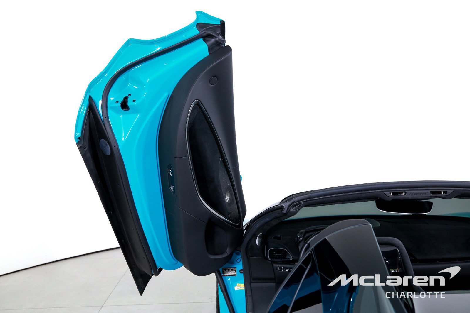 Used 2025 McLaren Artura Spider RWD image 12