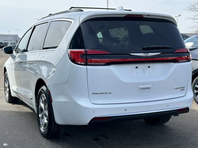 Used 2022 Chrysler Pacifica Limited w/ Uconnect Theater Family Group AWD/4WD image 5