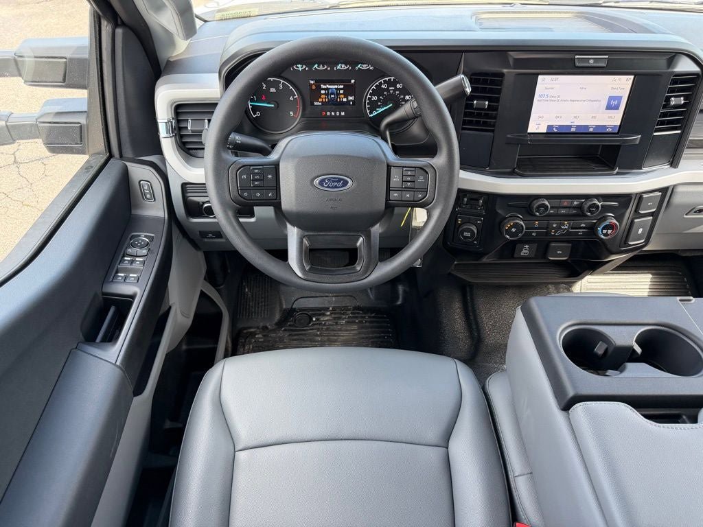 New 2026 Ford F550 4x4 Crew Cab image 9