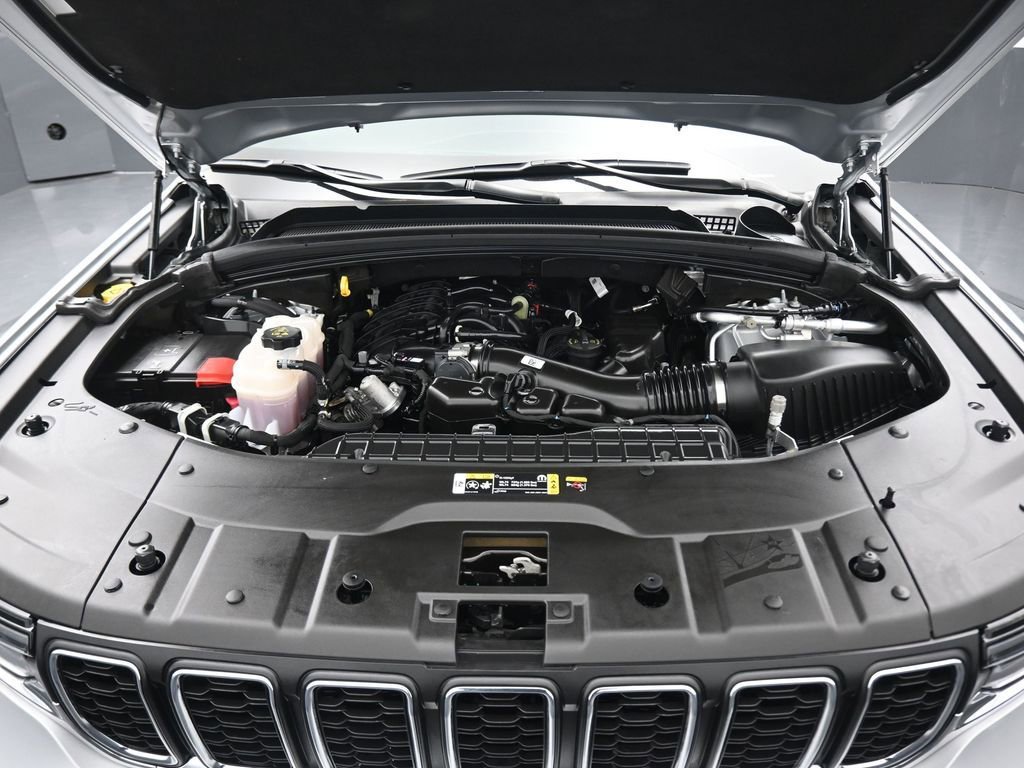 Used 2023 Jeep Grand Cherokee L Laredo AWD/4WD image 60