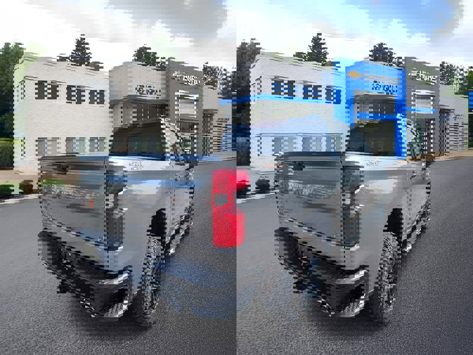 Used 2021 Chevrolet Silverado 1500 LT Trail Boss w/ Convenience Package II image 4