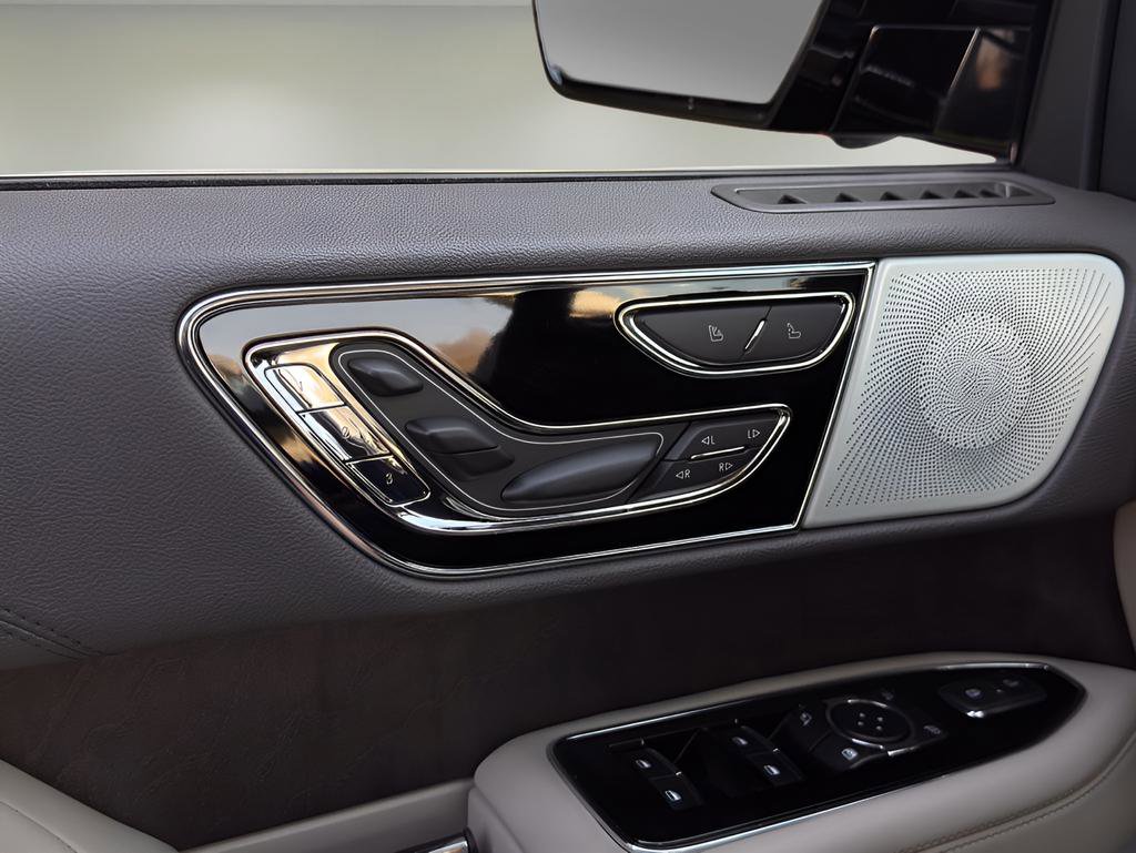 Used 2024 Lincoln Navigator L Reserve AWD/4WD image 24