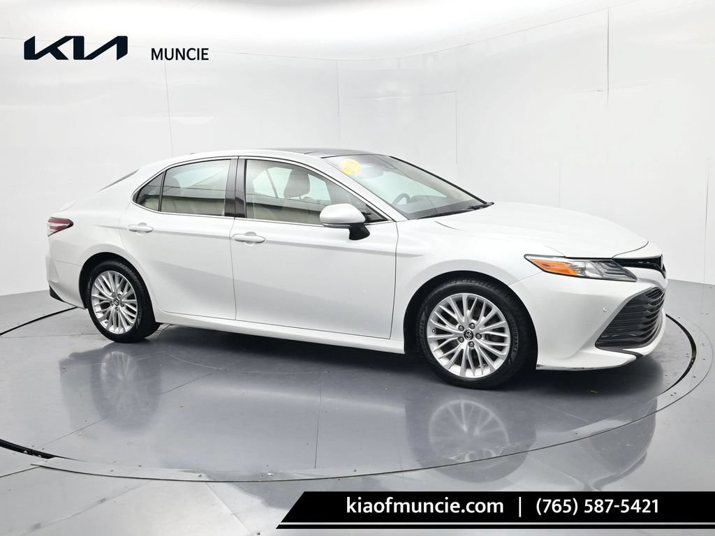 Used 2018 Toyota Camry XLE FWD image 1