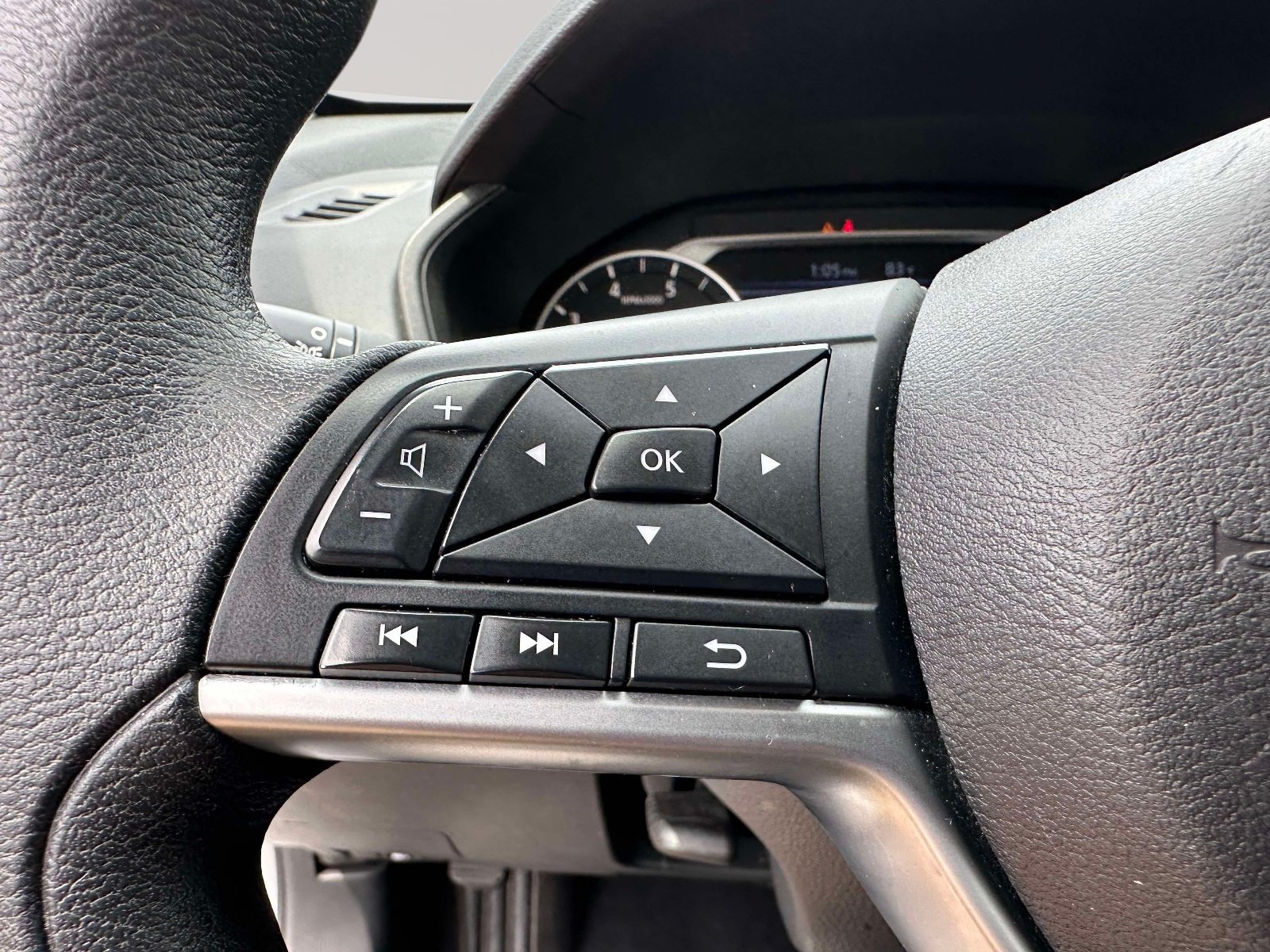 Used 2024 Nissan Altima 2.5 SV FWD image 16