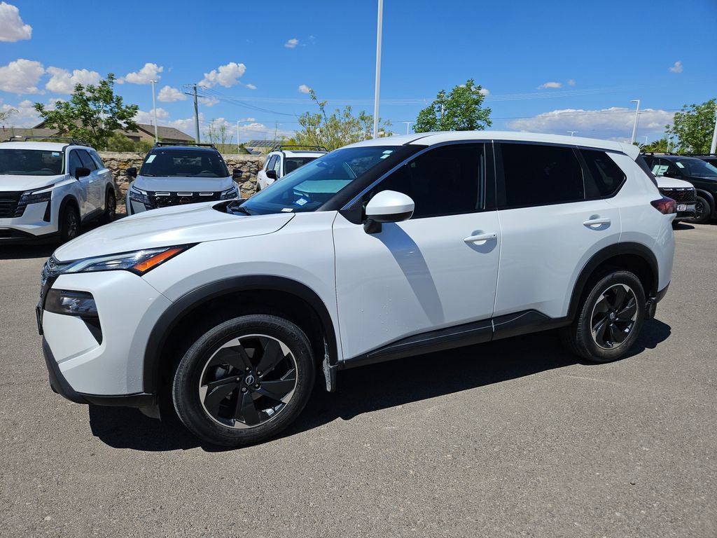 Used 2024 Nissan Rogue SV image 1