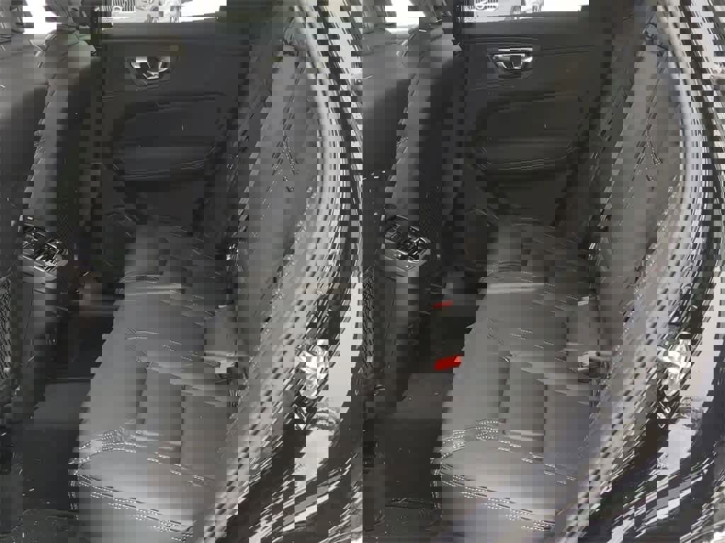 Used 2025 Volvo XC60 B5 Ultra image 19