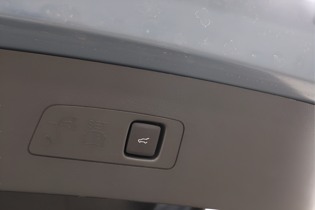 Used 2024 Lincoln Corsair AWD w/ Towing Package image 29