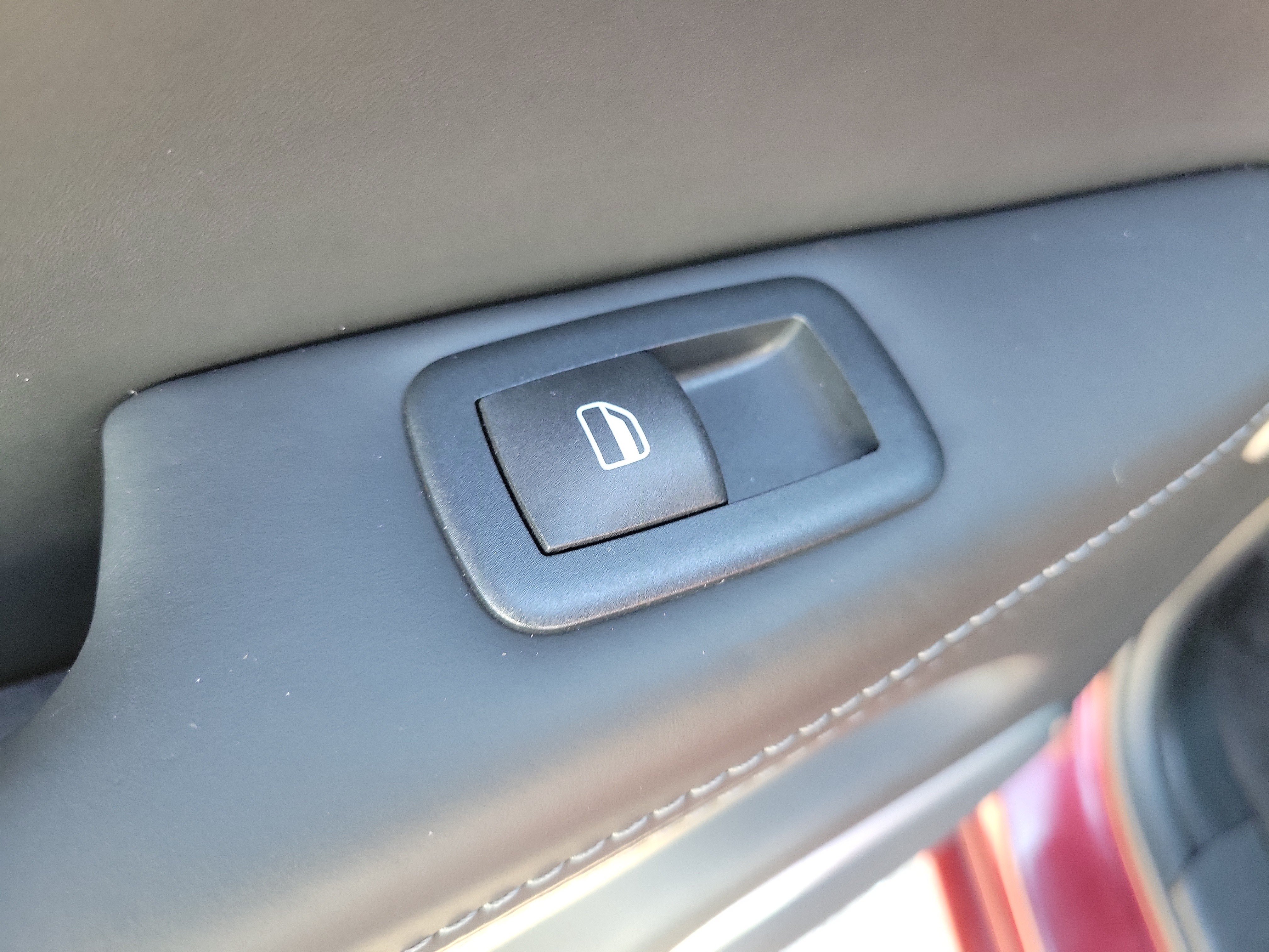 Used 2019 Jeep Grand Cherokee Overland AWD/4WD image 15