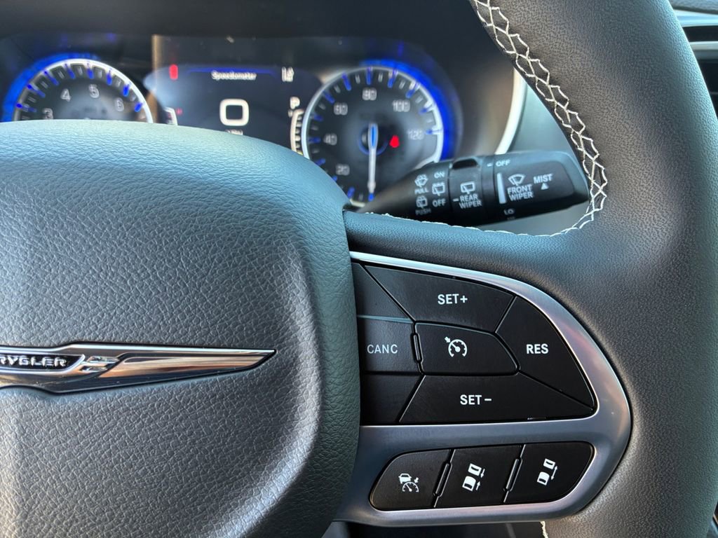 New 2026 Chrysler Pacifica Limited FWD image 12