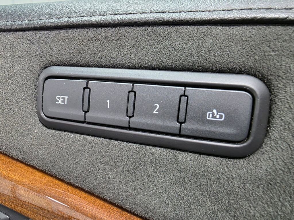Used 2020 Cadillac Escalade ESV Luxury AWD/4WD image 18