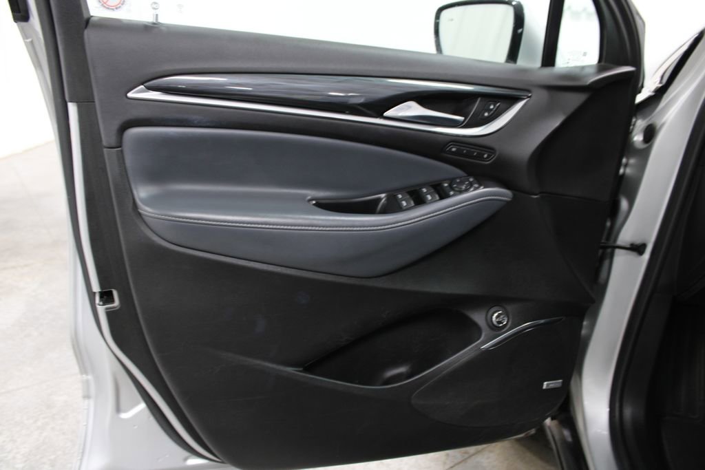 Used 2022 Buick Enclave Premium image 18