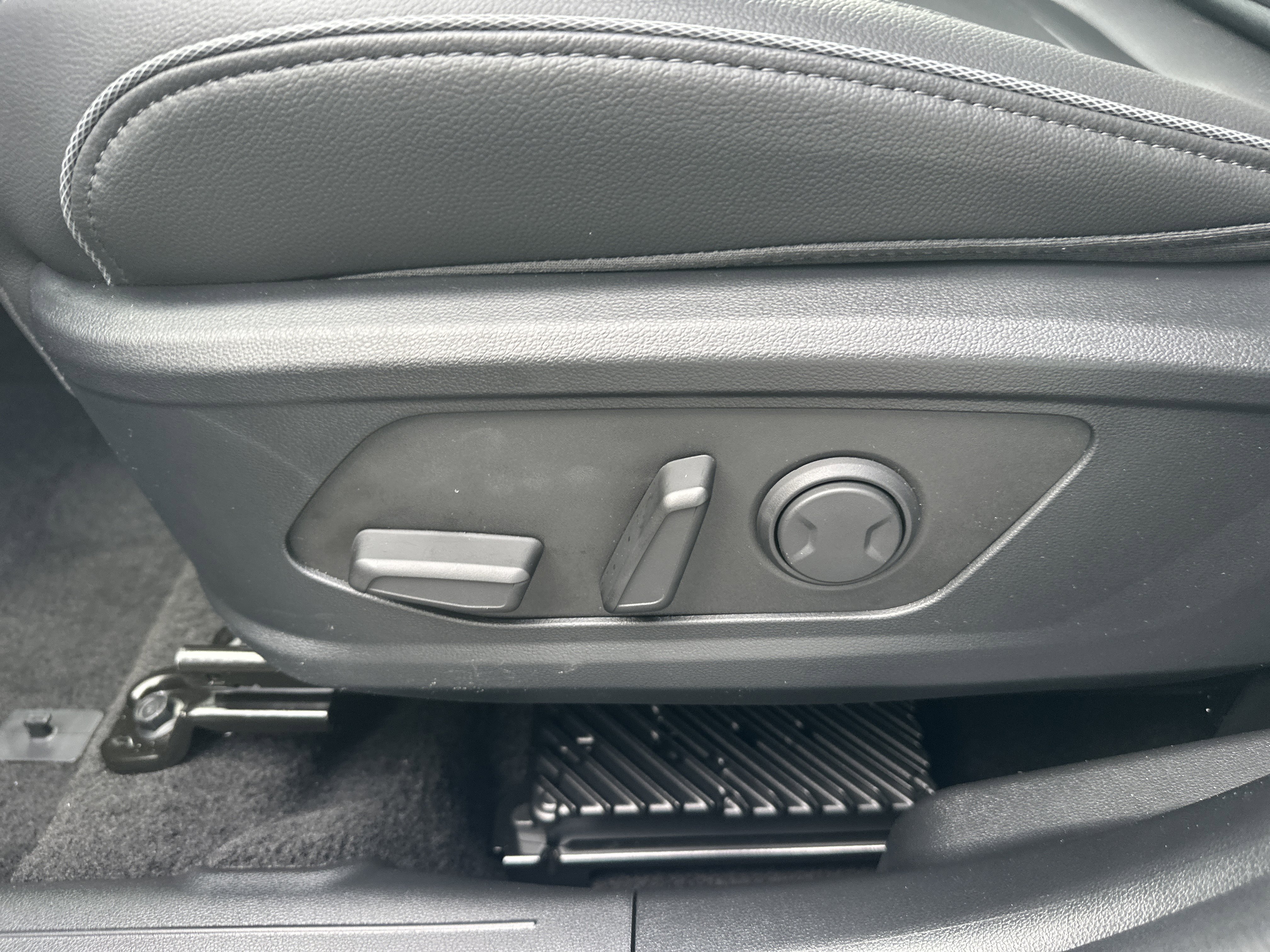 New 2026 Hyundai Tucson Limited FWD image 16