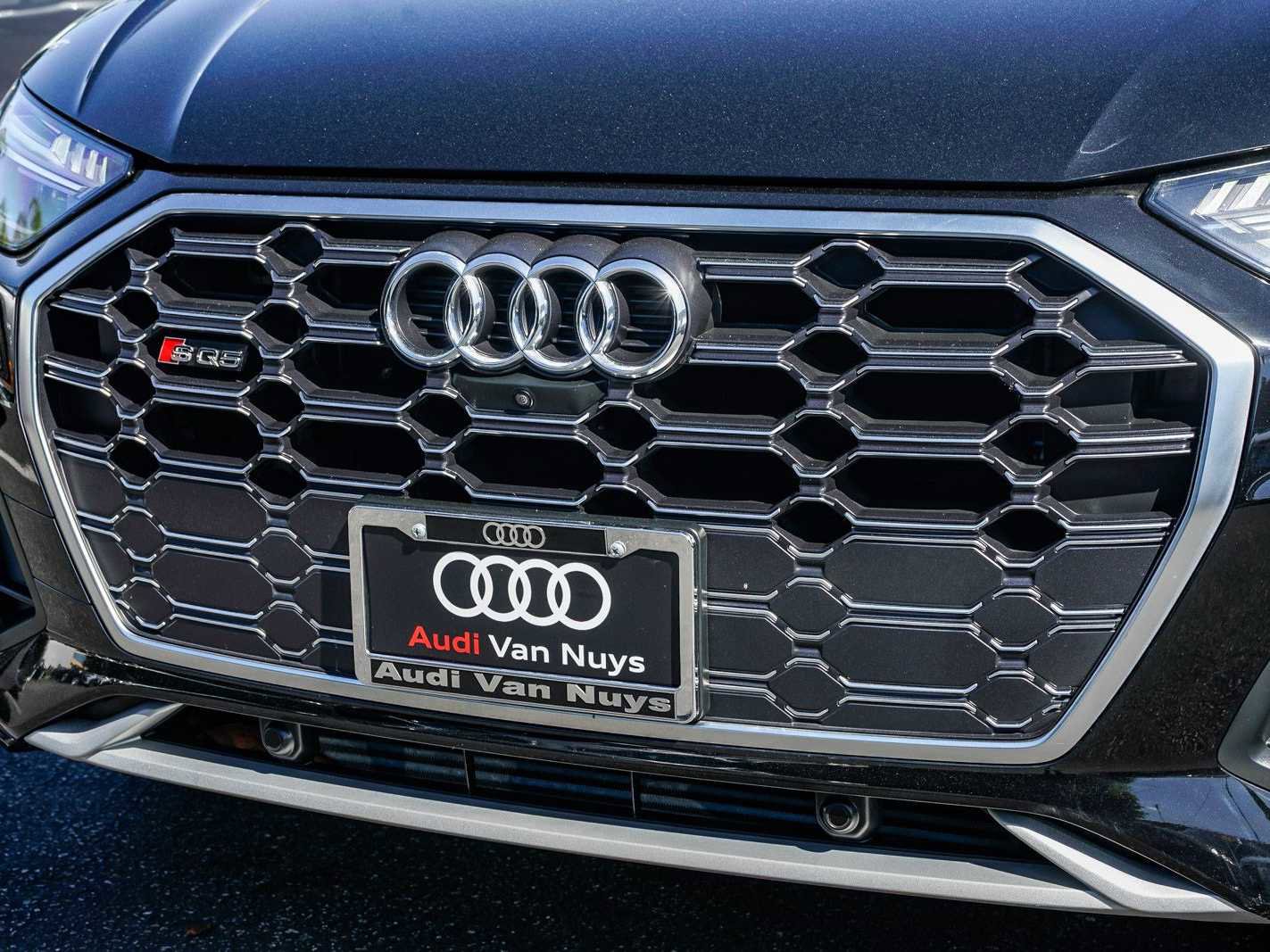 Used 2023 Audi SQ5 Prestige w/ Prestige Package image 8