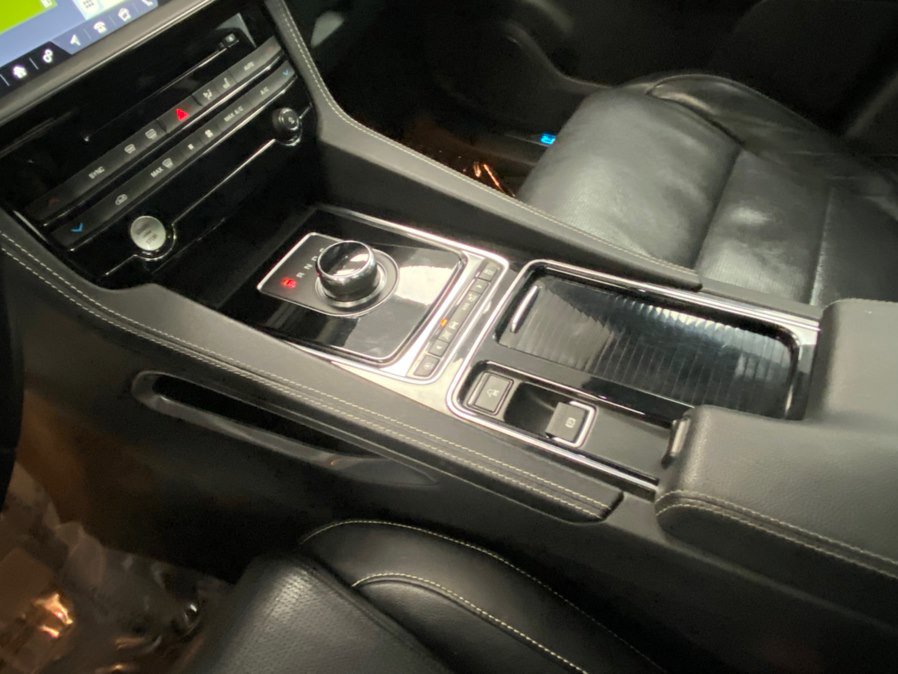 Used 2019 Jaguar F-PACE S image 29