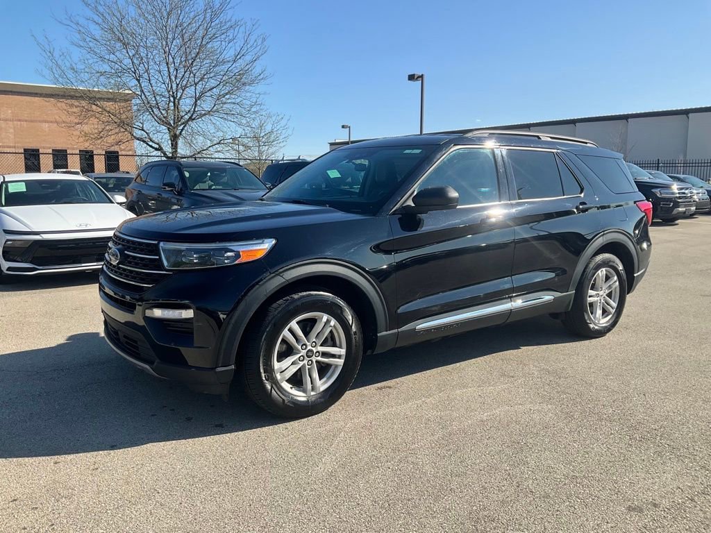 Used 2024 Ford Explorer XLT w/ Equipment Group 202A RWD image 3