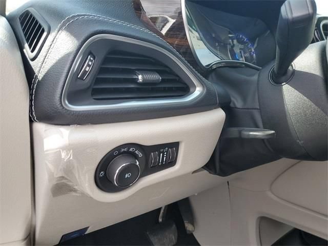 New 2023 Chrysler Pacifica Limited FWD image 24