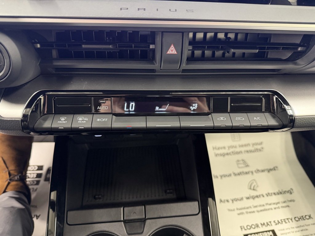 Used 2023 Toyota Prius LE image 19