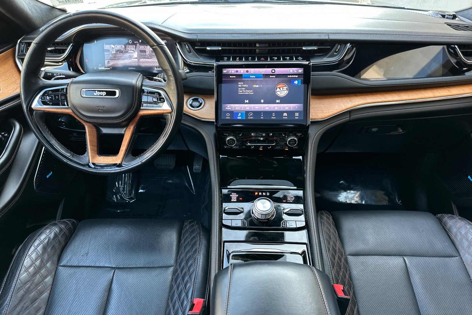 Used 2023 Jeep Grand Cherokee L Summit image 16