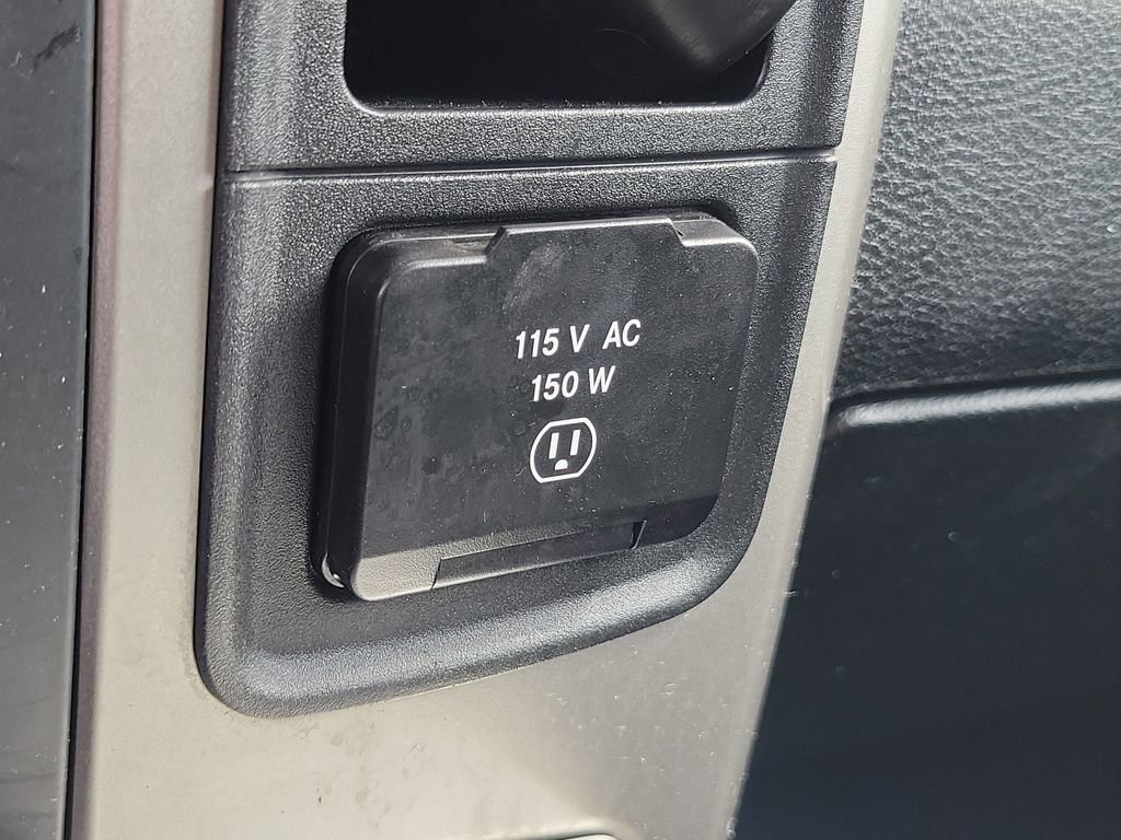 Used 2020 RAM 1500 Classic SLT w/ Luxury Group image 30