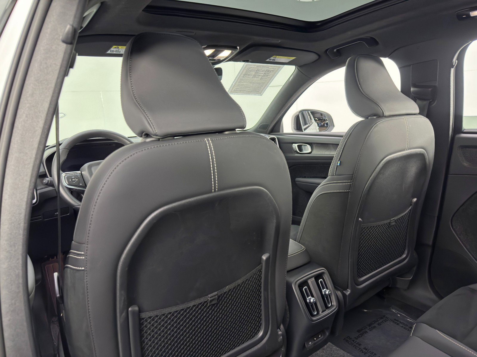 Used 2024 Volvo XC40 Recharge Plus w/ Protection Package Premier image 34