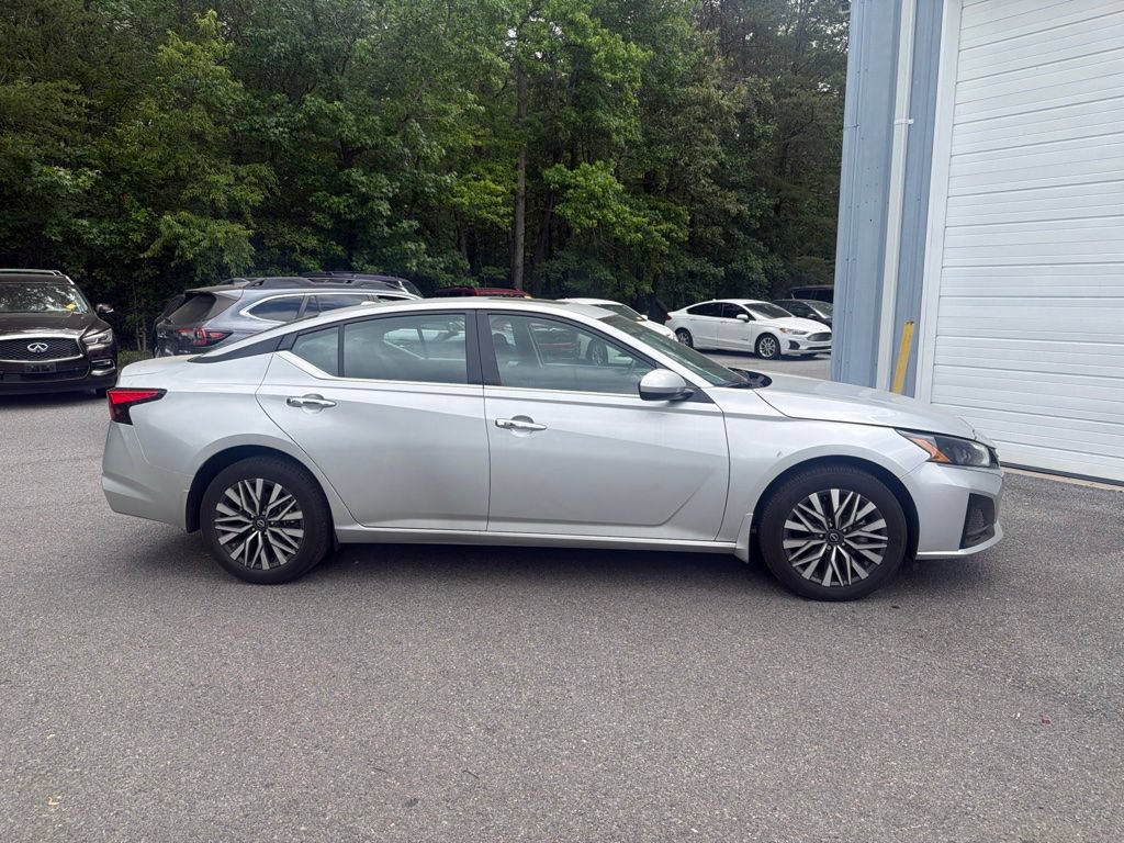 Used 2024 Nissan Altima 2.5 SV w/ SV Premium Package AWD/4WD image 8