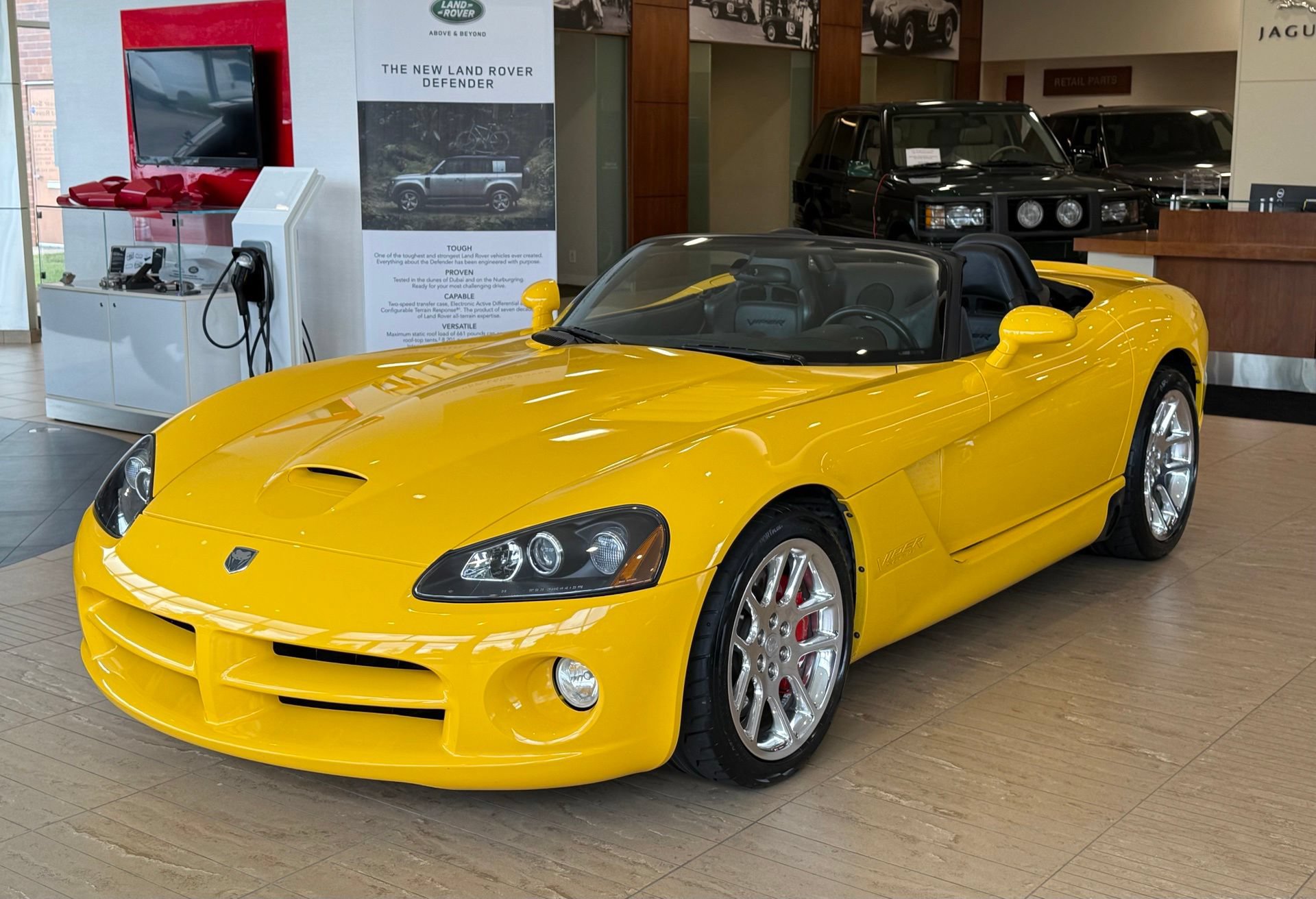 Used 2005 Dodge Viper SRT-10 RWD image 3
