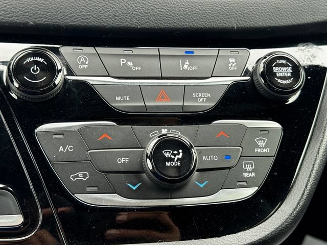 Certified 2025 Chrysler Pacifica Select FWD image 36