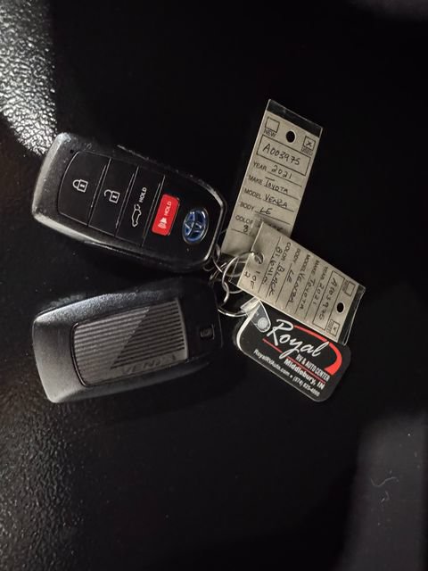 Used 2021 Toyota Venza LE w/ Carpet Mat Package (TMS) AWD/4WD image 32