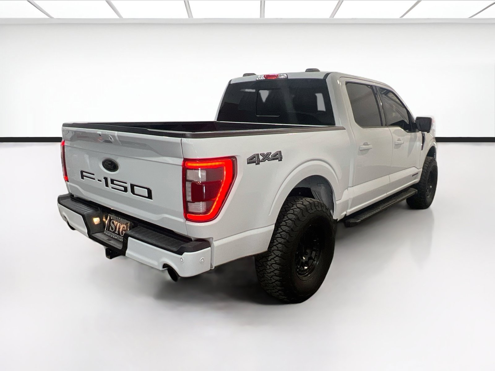 Used 2023 Ford F150 Lariat w/ Equipment Group 502A High AWD/4WD image 4