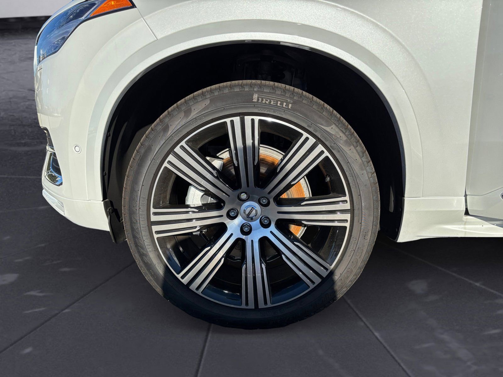 New 2025 Volvo XC90 B6 Plus w/ Protection Package Premier image 14