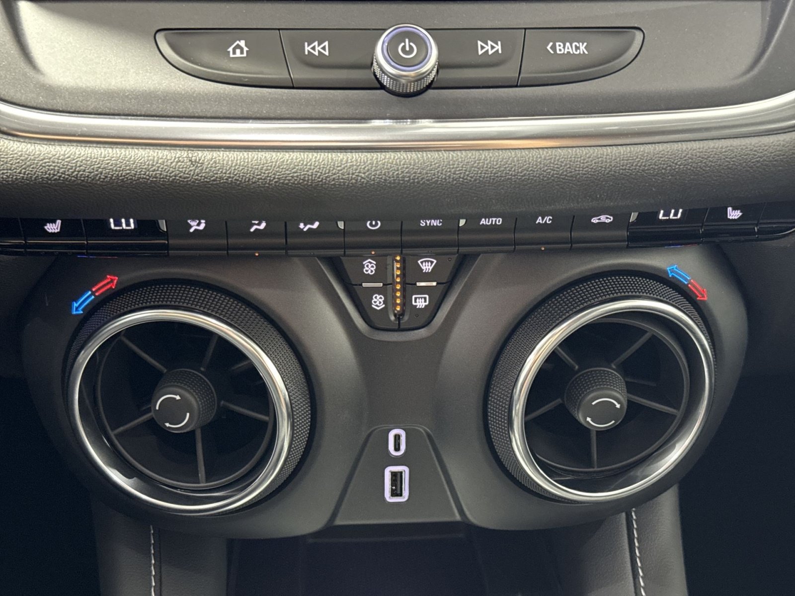 New 2026 Chevrolet Blazer LT w/ Convenience Package FWD image 22