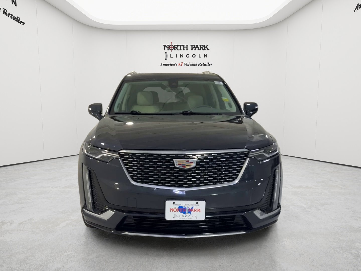 Used 2023 Cadillac XT6 Premium Luxury FWD image 2