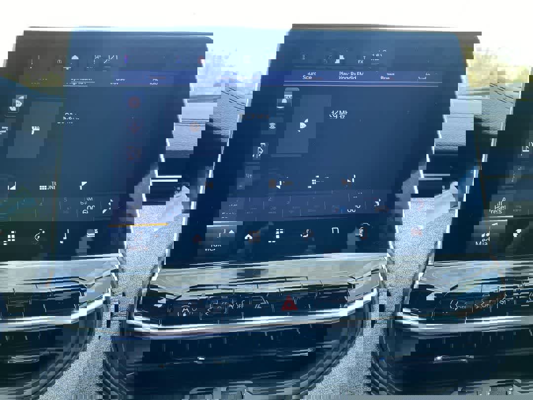 Used 2023 Jeep Compass Latitude image 16