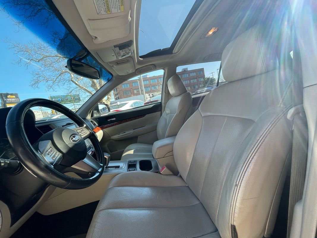 Used 2011 Subaru Outback 3.6R Limited w/ PWR Moonroof Pkg AWD/4WD image 10