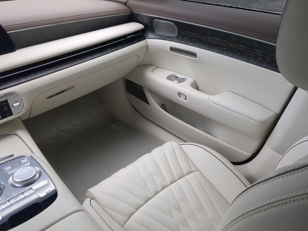 Used 2025 Genesis G90 3.5T AWD/4WD image 17
