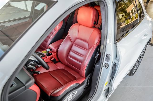 Used 2020 Porsche Macan Turbo image 36
