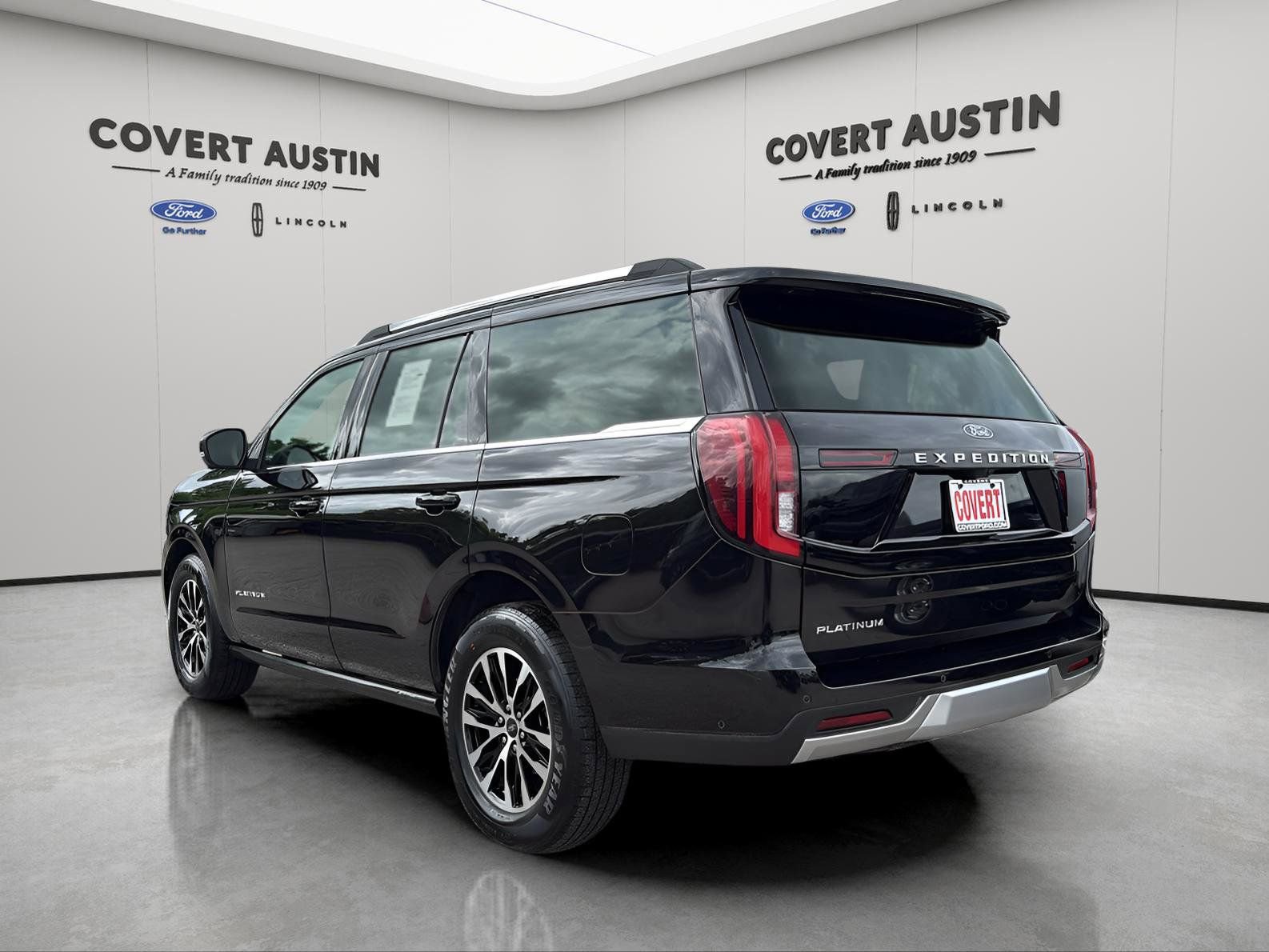 Certified 2025 Ford Expedition Platinum AWD/4WD image 3